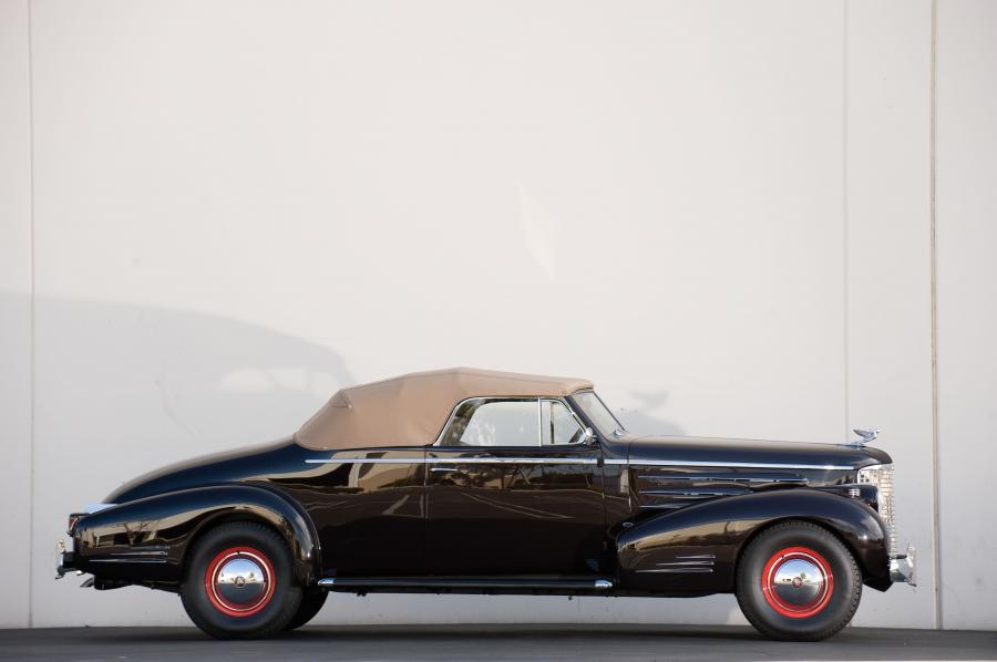 Cadillac Series 90 V16 Convertible Coupe 1938 года  (фото 12 из 15)